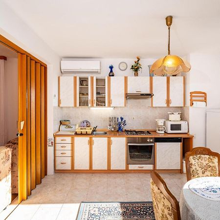2 Bedroom Cozy Apartment In Задар Экстерьер фото
