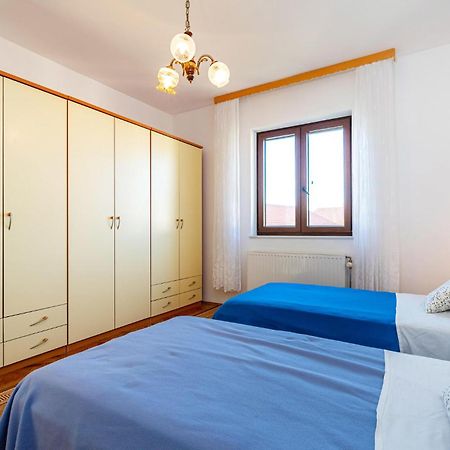 2 Bedroom Cozy Apartment In Задар Экстерьер фото