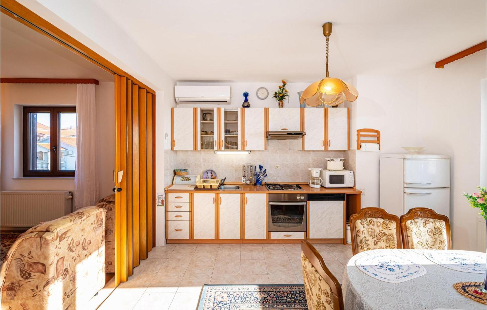 2 Bedroom Cozy Apartment In Задар Экстерьер фото